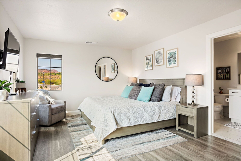 Bedroom 3, Zion Sunrise by RedAwning, Washington