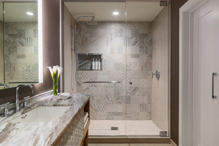 Bathroom 4, L7 Chicago by LOTTE, Cook