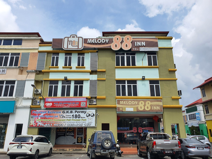 Exterior & Views