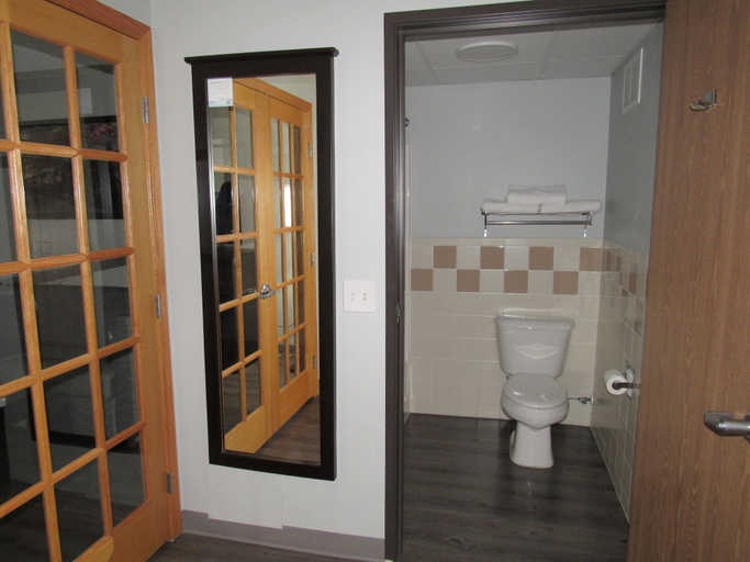 Bathroom 5, Americinn by Wyndham Lincoln South, Lancaster