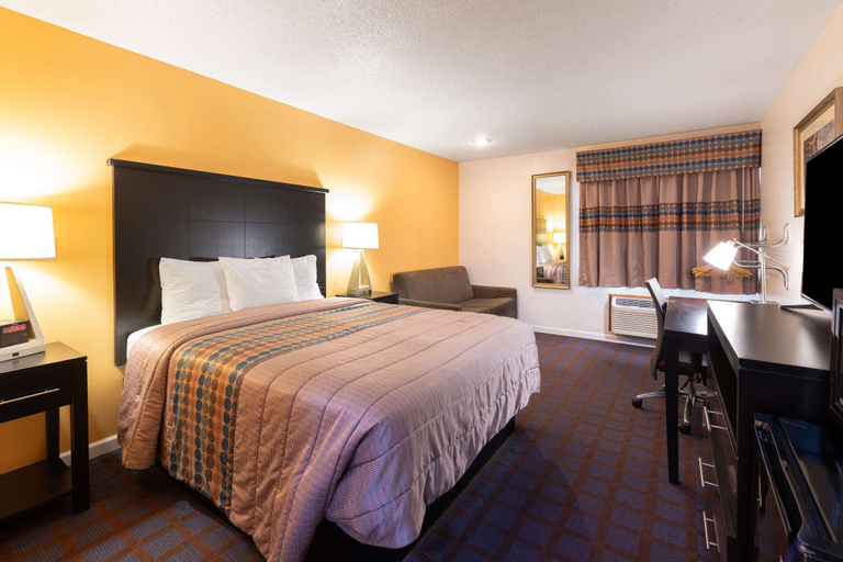 Bedroom 3, Rodeway Inn Red Oak, Montgomery