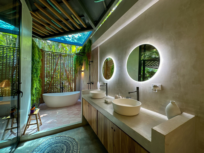 Bathroom 3, Caribbean Courtyard Villas 6 to 10 pp, Talamanca