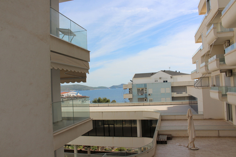 Others 3, Gino's Apartment, Sarandës