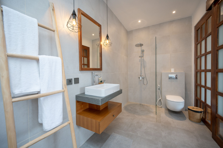 Bathroom 4