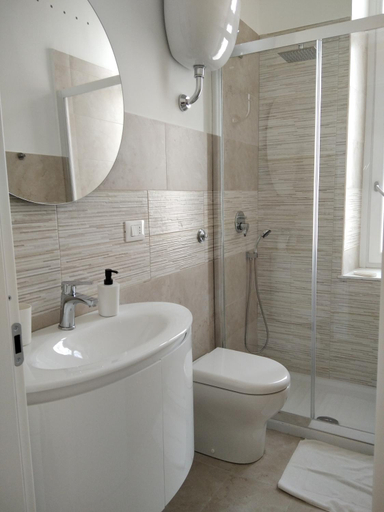 Bathroom 3, Chiarini22 Apartments, Napoli
