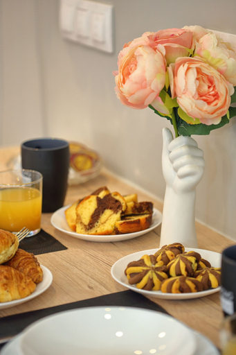 Food & Drinks, MIRMA HALEPA SUPERIOR STUDIO, Crete