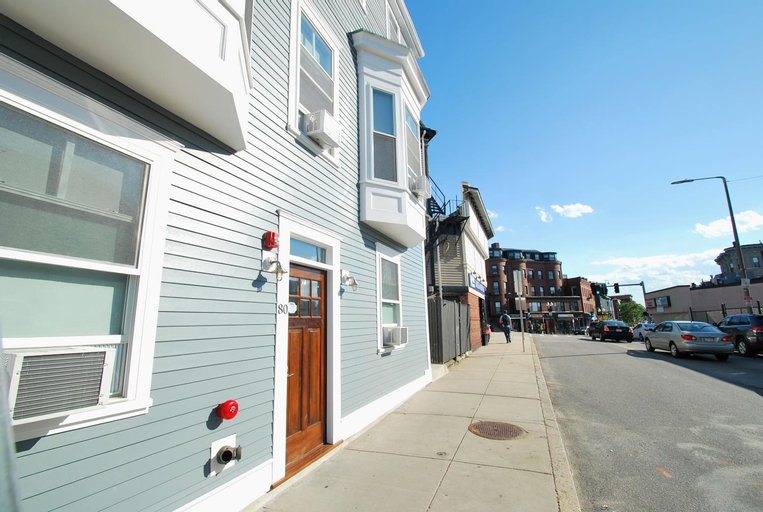 Exterior & Views