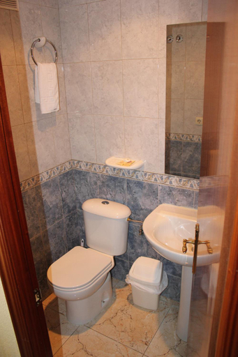 Bathroom, Hostal Jaime I, Huesca