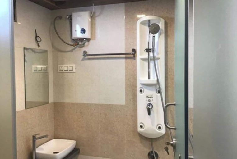 Bathroom 3, Goroomgo Avirahi Mumbai, Mumbai Suburban