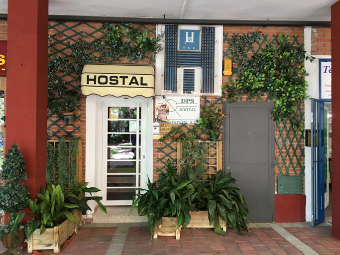 Entrance, Hostal Tres Cantos, Madrid