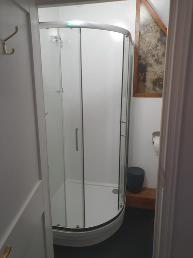 Bathroom 3, The Maidens Chambers, Kent