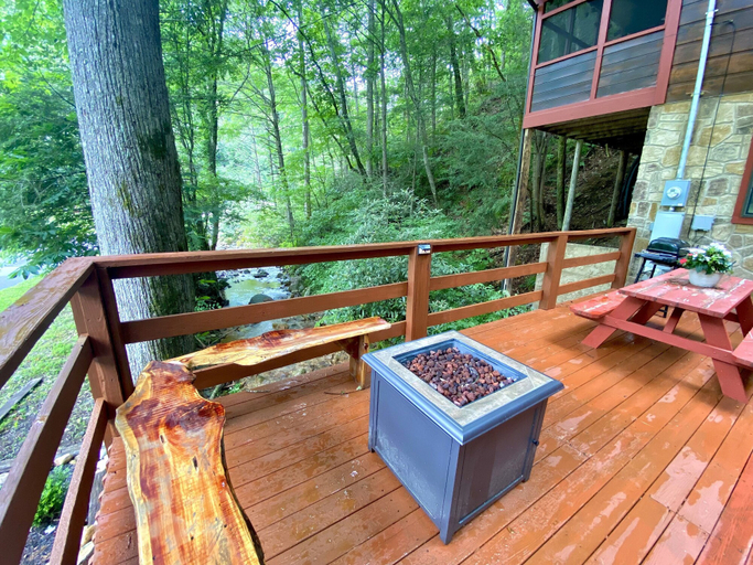 Others 5, Creeksong Hollow, Sevier