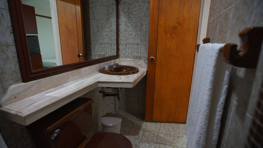 Bathroom 4, Hotel Bachue Girardot, Girardot