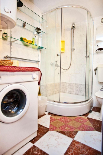 Bathroom, Vis Apartments, Vis