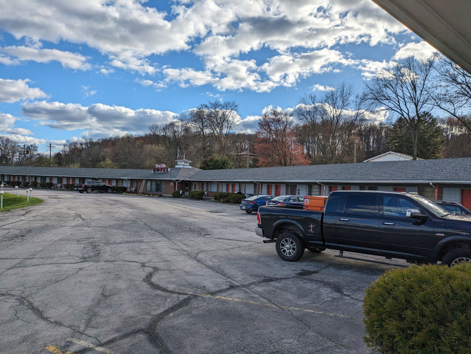 Others 5, Beaver Falls Motel, Beaver
