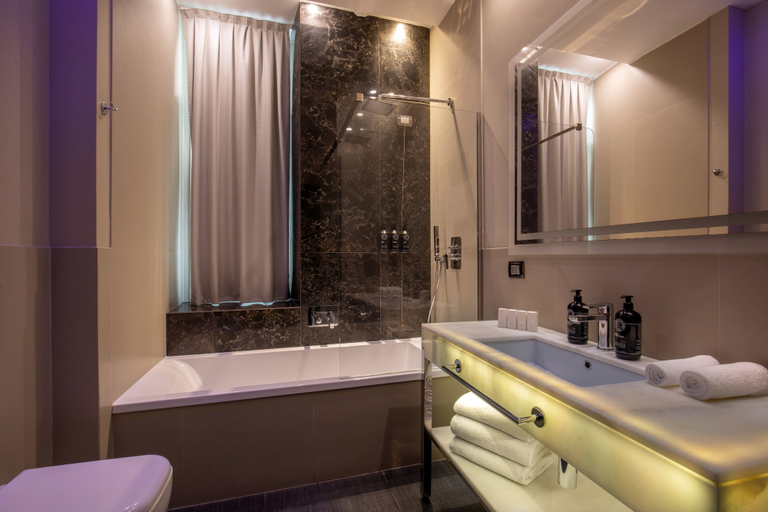 Bathroom 5, The Glam, Roma