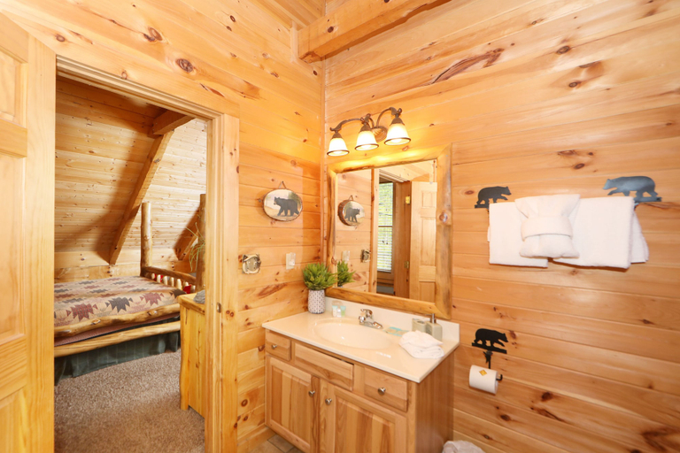 Bathroom 3, Moonlight Obsession, Sevier