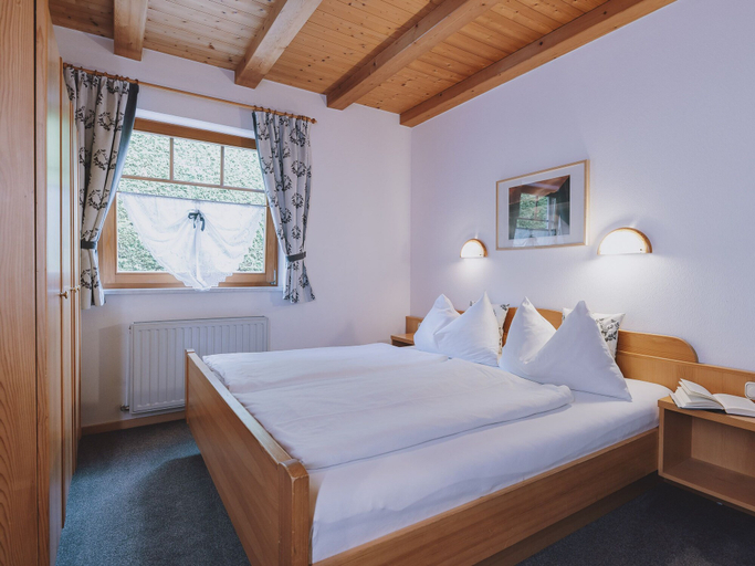 Bedroom 2, Lakeside Appartement Plattner by we rent, Zell am See