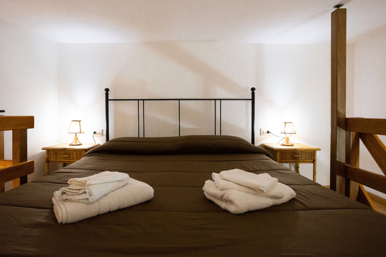 Bedroom 3, Hola Cathedral House, Palermo