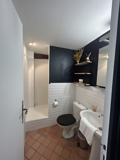 Bathroom 4, Domaine Malar, Essonne