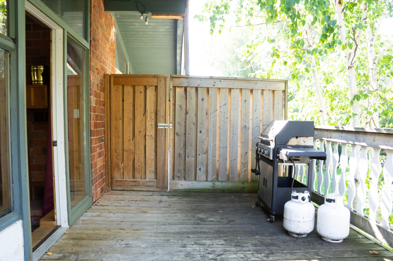 Others 5, 4 bedroom Blue Mountain Cottage with Private Beach Access, BBQ, Petfriendly, Grey