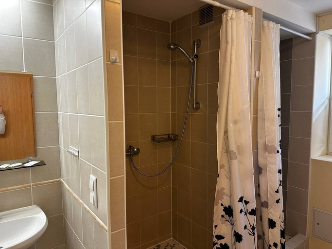 Bathroom 5, WG-Hostel, Freudenstadt