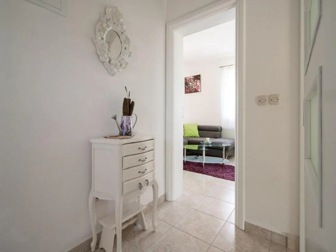 Others 5, Villa Jelena, Nerežišća