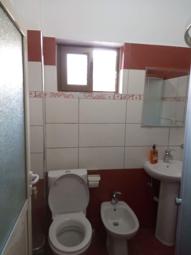 Bathroom 2, B&BSheshalliu, Beratit