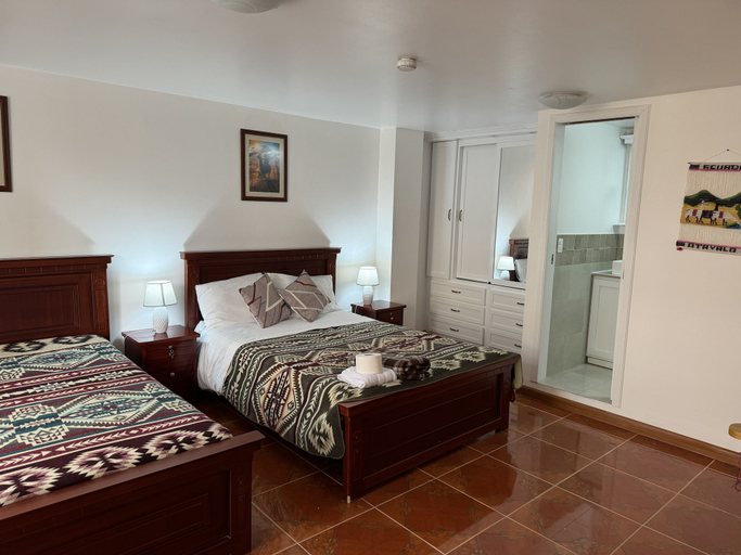 Bedroom 3, Kimsa Wasi, Otavalo