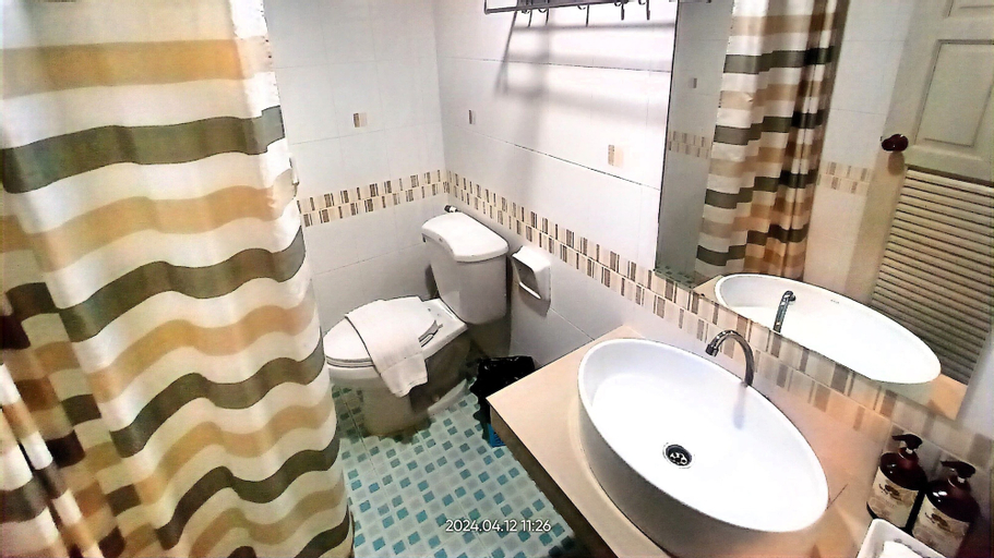 Bathroom 4