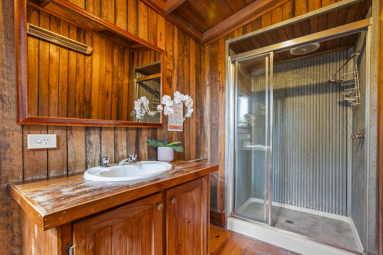 Bathroom 3, StayAU 1BR Rustic Picturesque Cottage, Yarra Ranges - North