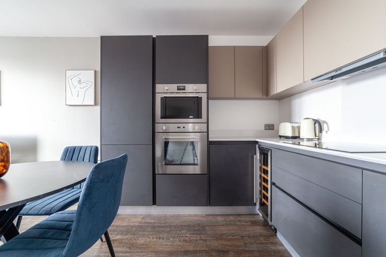 Others 4, Fancy Flat in Woolwich, London