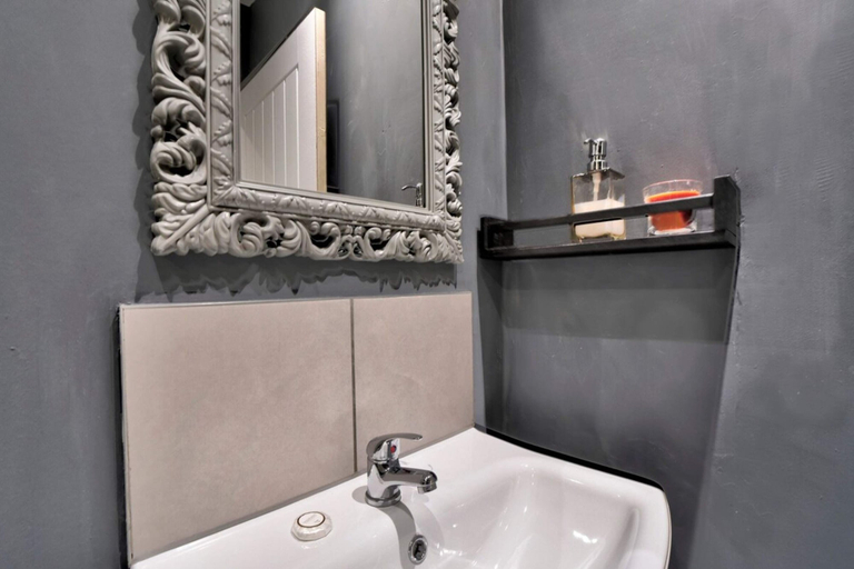 Bathroom 3, Cozy Guest Lodge With a Large Secluded Garden, Thurrock