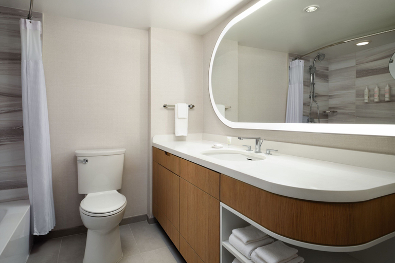 Bathroom 5, Marriott Long Beach Downtown, Los Angeles