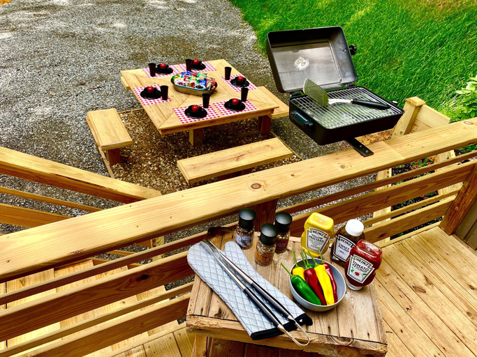 Food & Drinks, Happy Camper, Sevier