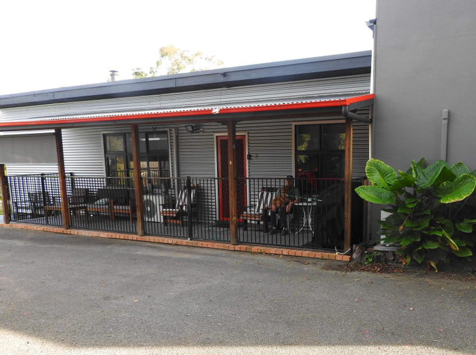 Exterior & Views 1, Longhorn Ranch Apartments, E. Gippsland - Orbost