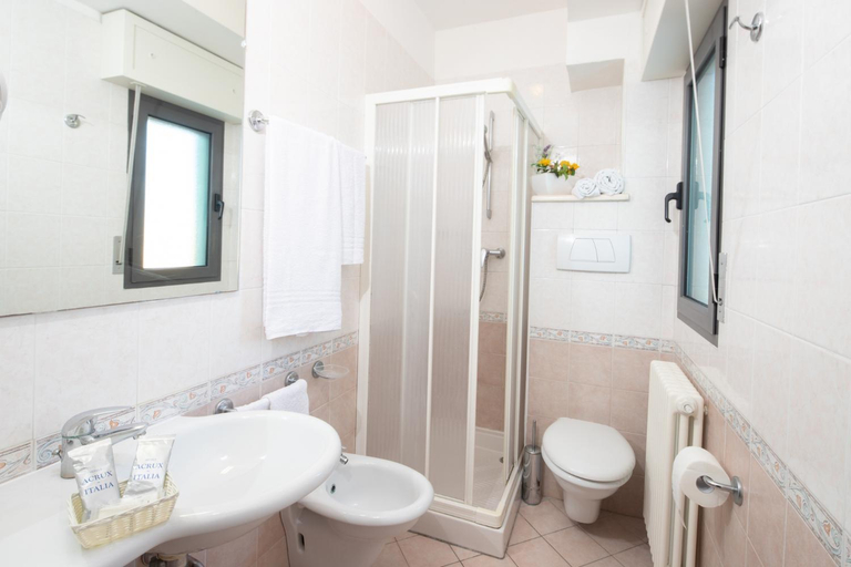 Bathroom 2, Hotel Acrux, Pesaro E Urbino