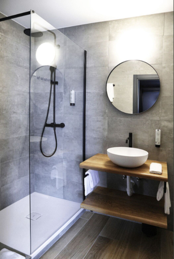 Bathroom 4, Alaia Lodge, Sierre