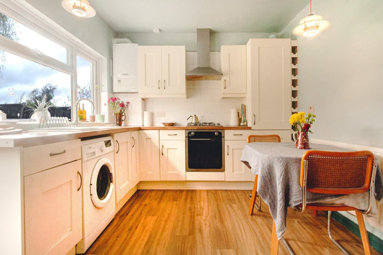 Others 4, Tranquil Catford Retreat: Sleeps 4, With Garden, London