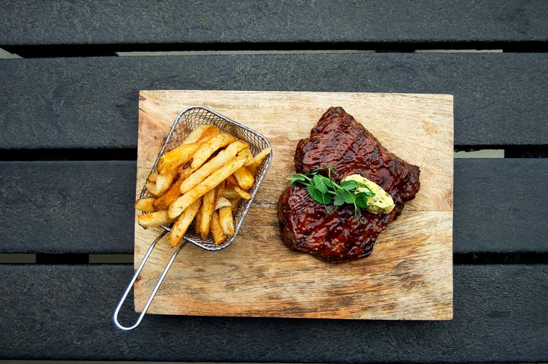 Food & Drinks 5, Thistle Hotel, Umgungundlovu