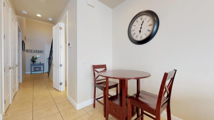 Private kitchen 5, Southern Delight 3 Bedroom Apts by RedAwning, Washington