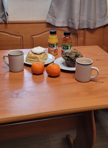 Food & Drinks, Hillcrest Suites & Cabins, San Bernardino