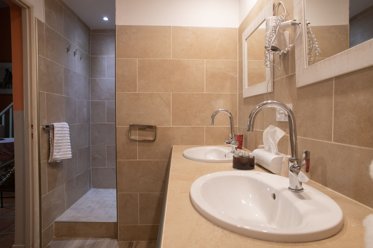 Bathroom 4, HOTEL et APPARTEMENTS DOMAINE DES CLOS - Teritoria, Gard