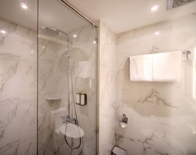 Bathroom 8