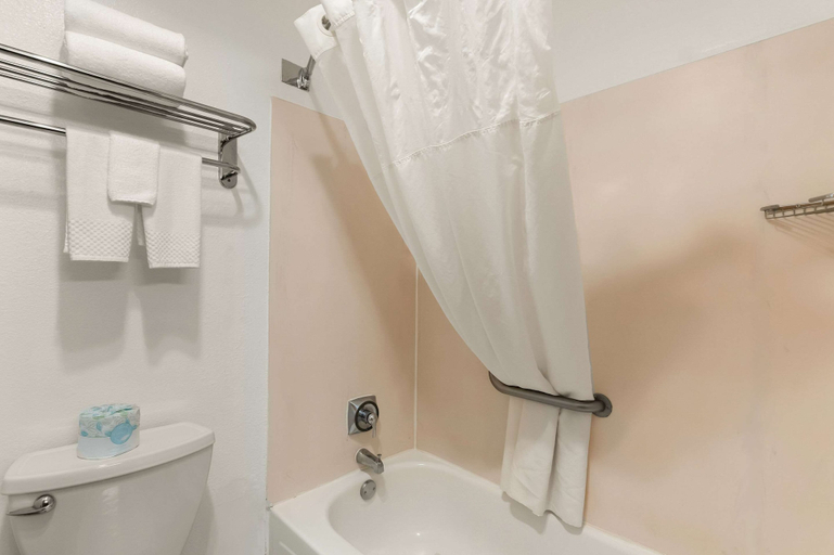 Bathroom 4, Quality Inn Cheyenne I-25 South, Laramie