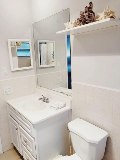 Bathroom 4, Beachside Gardens Apartments by Lowkl, Broward