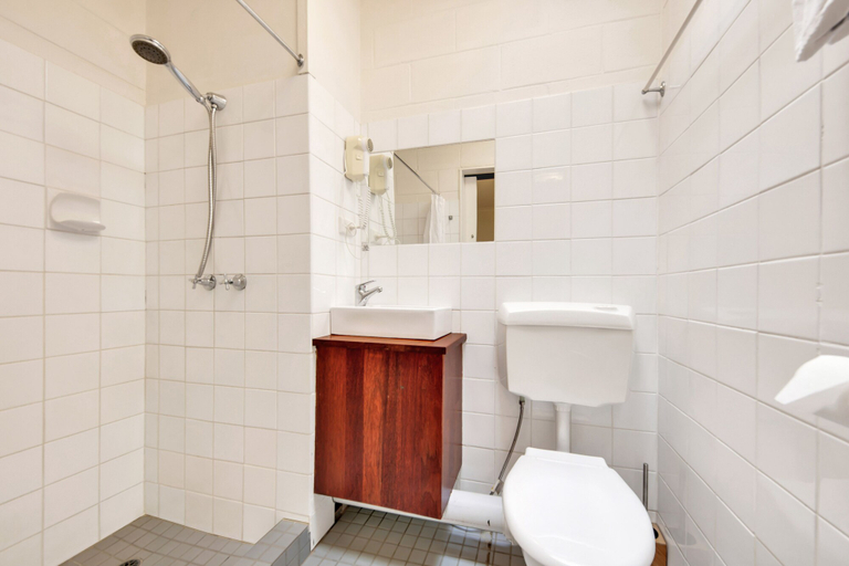 Bathroom 3, Bright Velo, Alpine - East