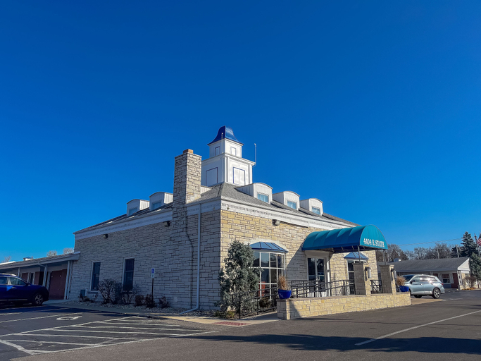 Exterior & Views 2, Alpine Inn Rockford, Winnebago