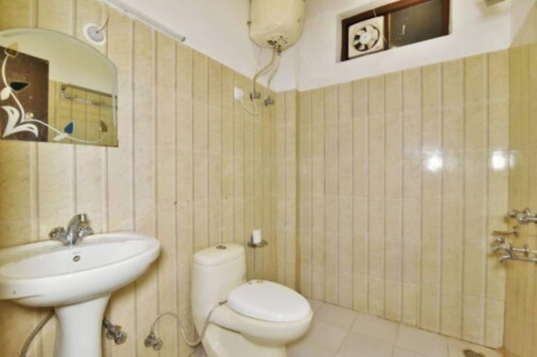 Bathroom, Goroomgo Kalinga Inter Continental Manali, Kullu