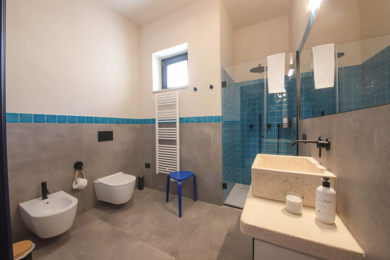 Bathroom 5, Casale degli ulivi, Brindisi